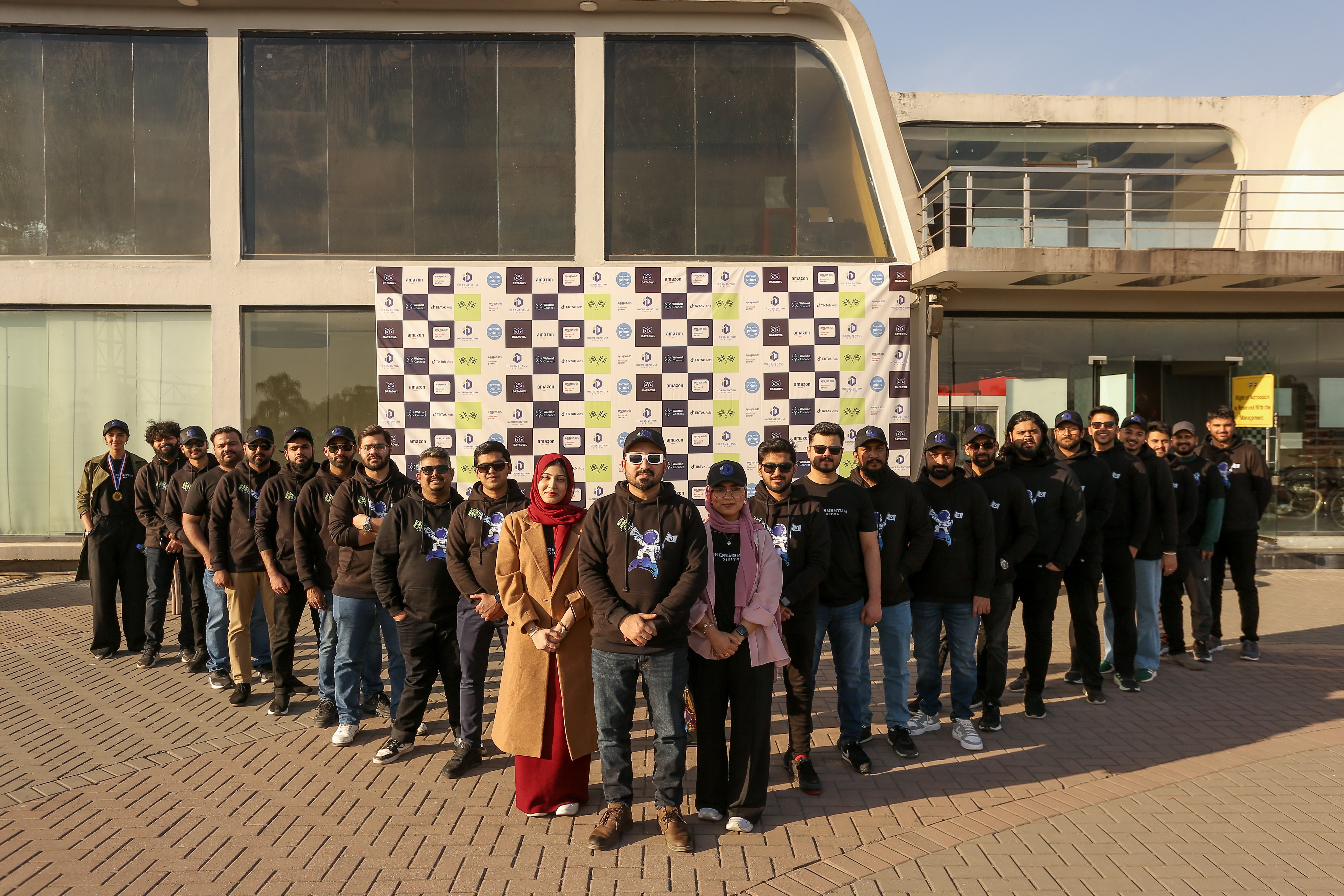 100xSellers community photo 1